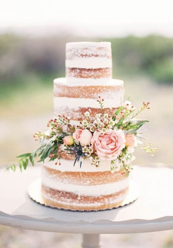 Gateau de mariage champetre a plusieurs étages